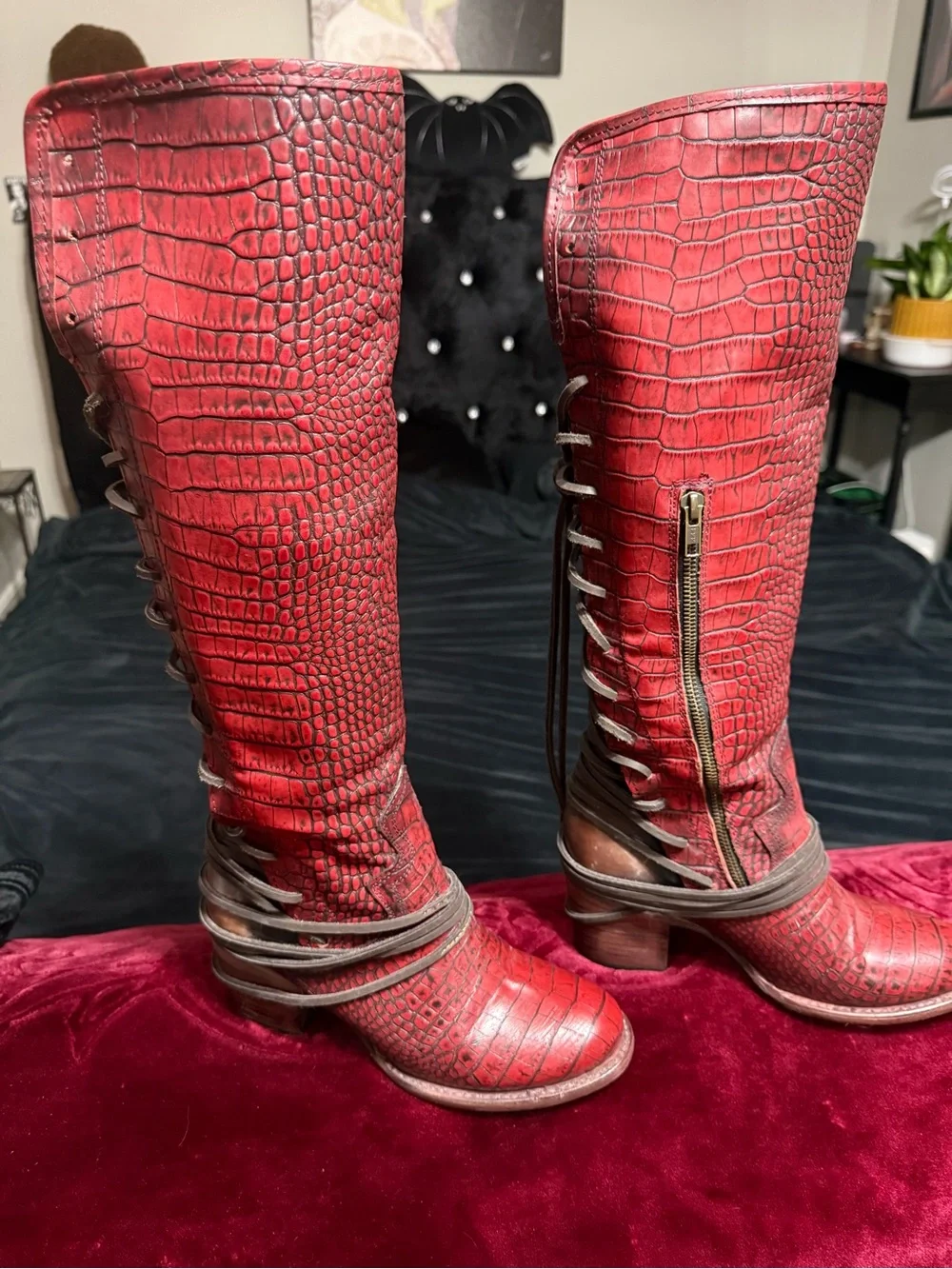 FREEBIRD Coal in red croc